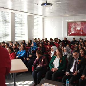 Aile ve Sosyal Hizmetler İl Müdürlüğüne bağlı ŞÖNİM , Yusuf Kenan Anadolu Lisesi işbirliğiyle münazara etkinliği gerçekleştirilmiştir. - fotoğraf 2