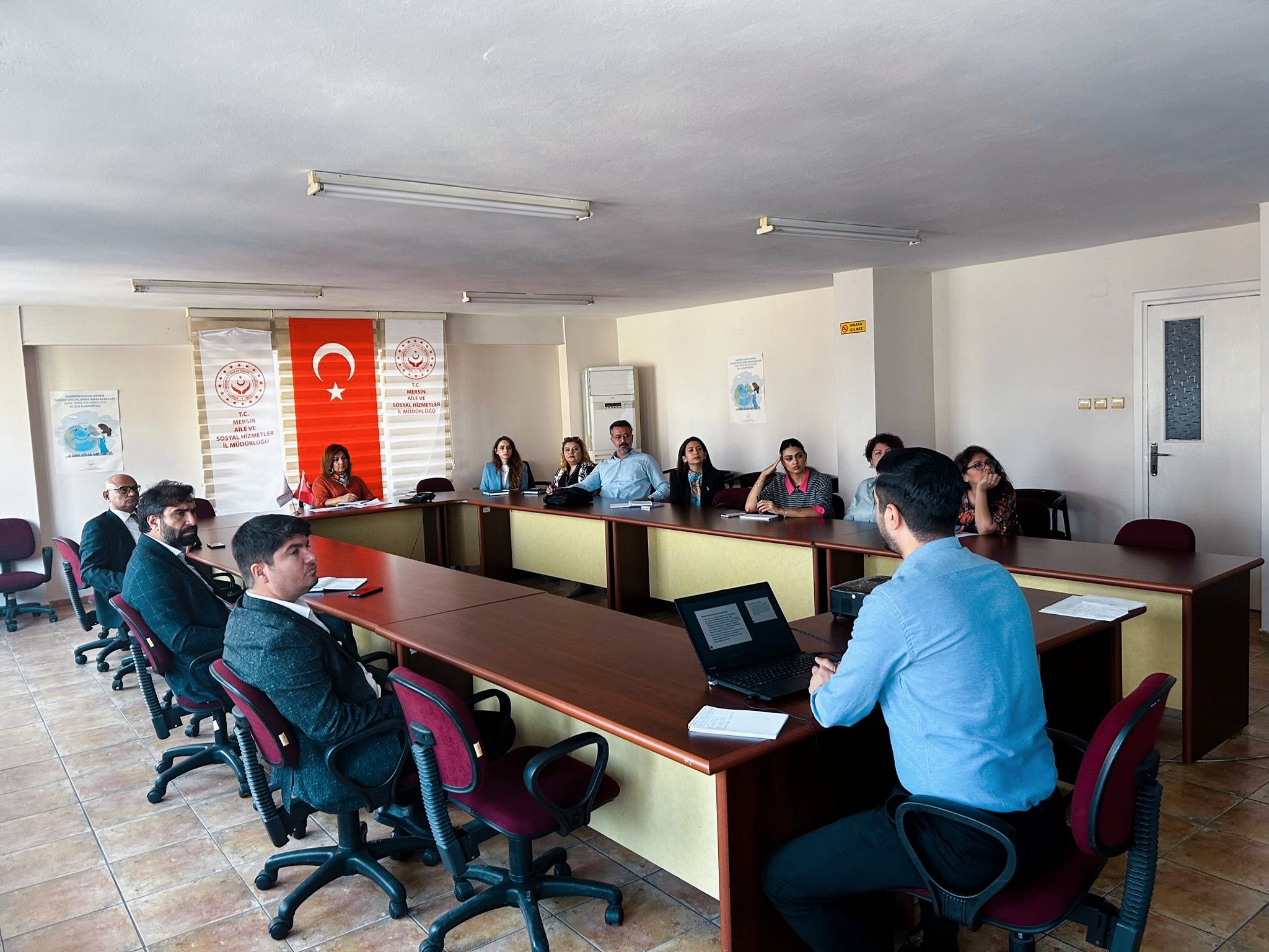 İl müdürlüğümüz #AileVeToplumHizmetleri birimimiz tarafından #PsikoSosyalDestek çalışmaları 'Destek Çözüm Ortakları Yöneticileri Koordinasyon Kurulu Toplantısı' paydaş kurum yöneticilerinin katılımı ile düzenlendi. 