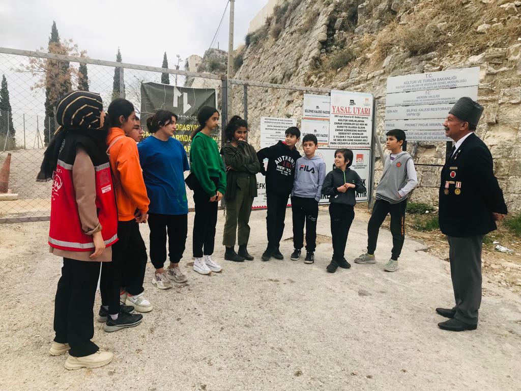 #ErdemliSHM,  Çocuk Hakları Komite Üyesi çocuklarımız ve kıymetli gazimiz #20KasımDünyaÇocukHaklarıGünü kapsamında Silifke Kalesi ve Kıbrıs Şehitliği gezilerinde bir araya gelerek güzel bir gün geçirdi. 