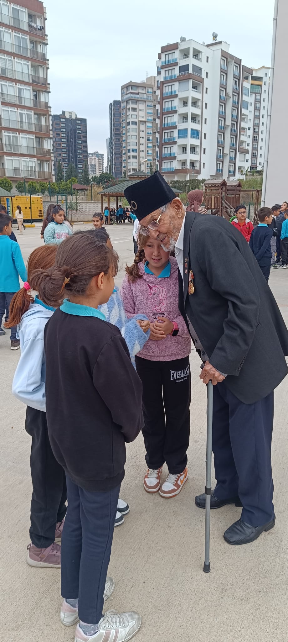 ''Cumhuriyetimizin 100. Yılı Vatan ve Kahramanlık Buluşmaları'' kapsamında Gazilerimiz Cuma AKYAR, Abuzer GÖKSU ve Ramazan ÖLMEZ,  Liman İlkokulu öğrencileriyle bir araya gelerek vatan millet sevgisini anlattı.