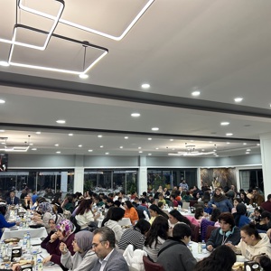 Vali Aziz Yıldırım ve Eşi Güllühan Yıldırım, Çocuklarla Bir Araya Geldi. - fotoğraf 5