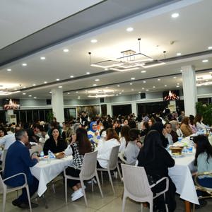 Vali Aziz Yıldırım ve Eşi Güllühan Yıldırım, Çocuklarla Bir Araya Geldi. - fotoğraf 4