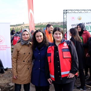 Depremde Hayatını Kaybeden Kadınlar Anısına Mercan Ormanlarına Ağaç Dikimi Yapıldı - fotoğraf 13