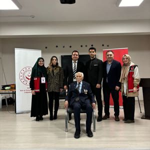 Kahraman Gazilerimiz ile Öğrencilerimiz "Vatan ve Kahramanlık Buluşmaları"  Konulu Söyleşilerde Bir Araya Geldi. - fotoğraf 2