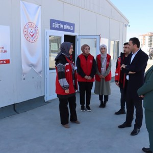 İL MÜDÜRÜMÜZ ALİ SAİT ÇEÇEN ACIBADEM VE BAĞCILAR KONTEYNER KENTİ ZİYARET ETTİ - fotoğraf 2