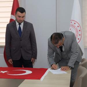 İl müdürlüğümüzde çalışan ve aday memurlukta 1 yılını doldurup asil memurluğa geçmeyi hak eden çalışma arkadaşımıza ASİL MEMURİYETE GEÇİŞ TÖRENİ’ni yaptık - fotoğraf 2