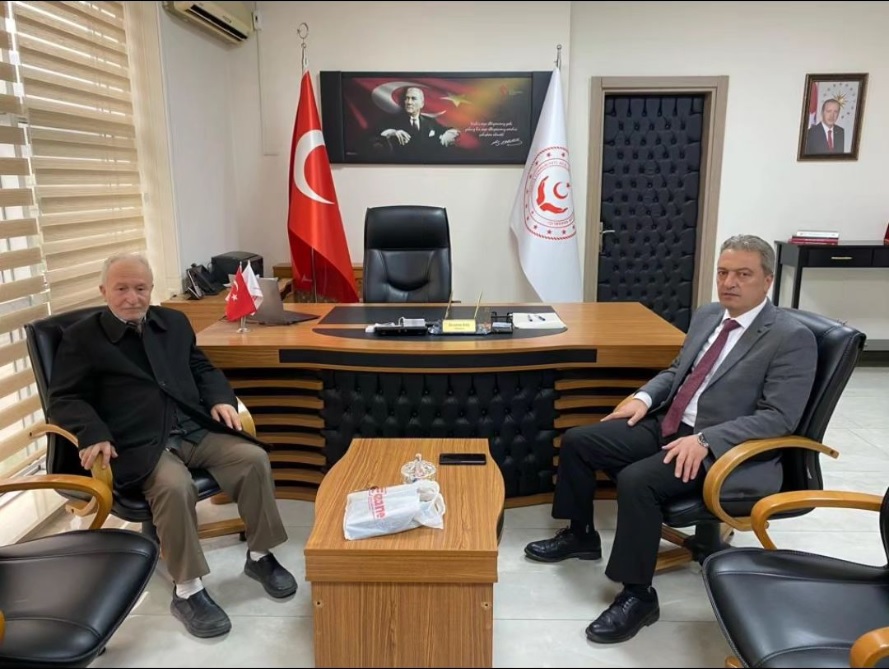 15 Temmuz Şehidimiz Ahmet ÖZSOY'UN kardeşi Mehmet ÖZSOY, İl Müdürümüz İbrahim BAŞ'ı ziyaret etti.