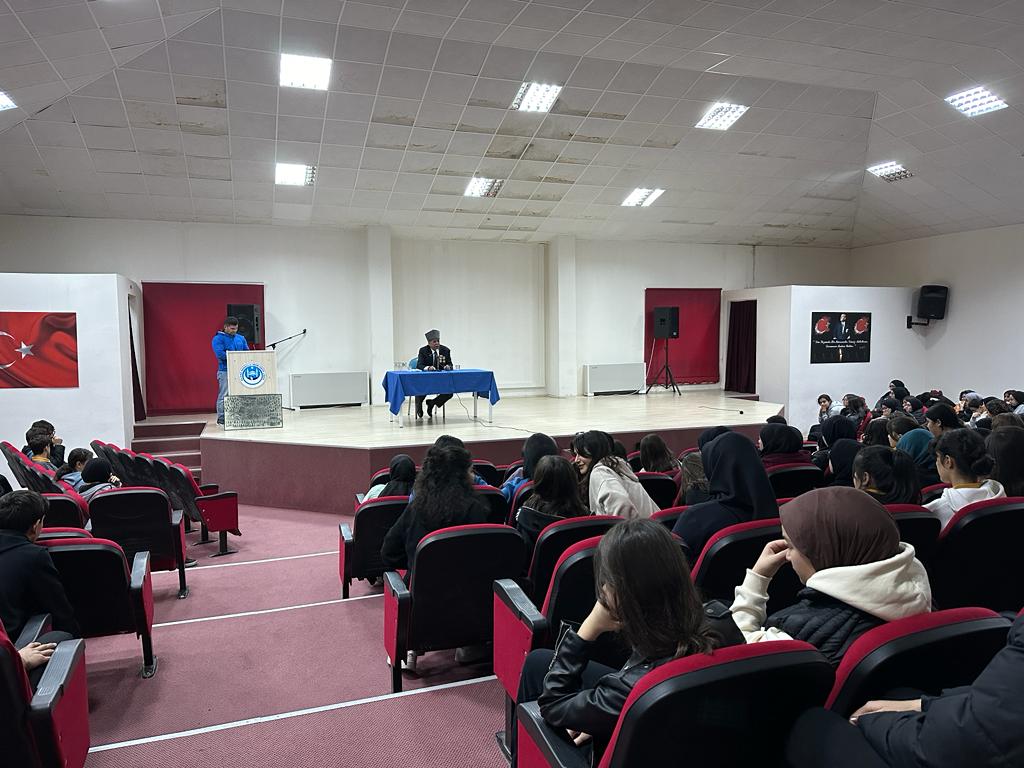 ''Cumhuriyetimizin 100. Yılı Vatan ve Kahramanlık Buluşmaları'' kapsamında Kıbrıs Gazimiz Galip YILMAZ,  Silifke Anadolu İmam Hatip Lisesi  öğrencileriyle bir araya gelerek vatan millet sevgisini  anlattı.