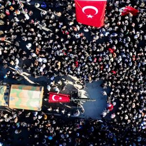 ŞEHİT PİYADE SÖZLEŞMELİ ER EMRE TAŞKIN  GÖZYAŞLARI ARASINDA SON YOLCULUĞUNA UĞURLANDI - fotoğraf 3
