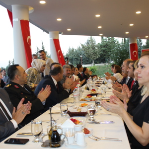 Adana Valiliğimiz Tarafından “19 Eylül Gaziler Günü” Kutlamaları Kapsamında Yemek Programı Düzenlendi - fotoğraf 10