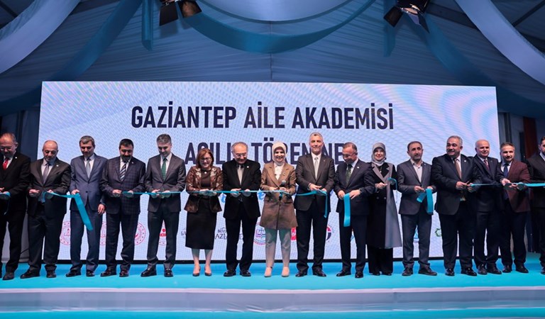 Bakanımız Mahinur Özdemir Göktaş, Gaziantep'te Türkiye Kooperatifler Fuarı ve Aile Akademisi’nin Açılışlarına Katıldı