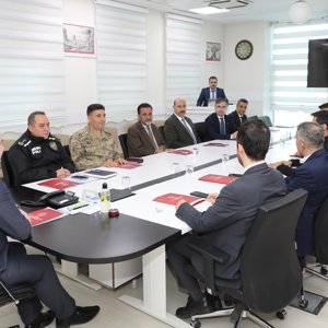 Vali Yardımcımız Sayın Göksel Yüksel başkanlığında; İl Müdürümüz Vefa Akdoğan  ve ilgili birim idarecilerinin katılımı ile "5395 Sayılı Çocuk Koruma Sisteminde Kurumlar Arası İş Birliği ve İl Koordinasyon Kurulu Toplantısı"  gerçekleştirildi. - fotoğraf 1