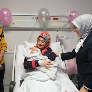 Aile ve Sosyal Hizmetler Bakanımız Mahinur Özdemir Göktaş, Yeni Yılın İlk Bebeklerini Ziyaret Etti - fotoğraf 2