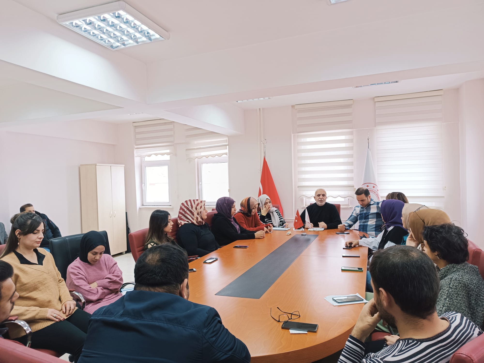 Bitlis Sosyal Hizmet Merkezi Müdürlüğü personellerine 2024 yılına ait yapılacak iş ve işlemler ile ilgili planlama toplantısı yapıldı.