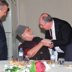 OSMANİYE VALİLİĞİ TARAFINDAN GAZİLERİMİZ ONURUNA YEMEK PROGRAMI DÜZENLENDİ - fotoğraf 5