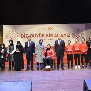 Minister Mahinur Özdemir Göktaş attended the “We are a Big Family” Meeting in Batman - fotoğraf 9