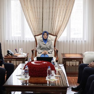 Minister Mahinur Özdemir Göktaş attended the “We are a Big Family” Meeting in Batman - fotoğraf 3