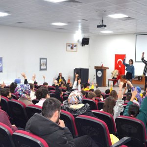 ÇOCUKLARIMIZ 1 EYLÜL TİYATRO AKADEMİSİ İLE BİRLİKTE EĞLENCELİ SAATLER GEÇİRDİ. - fotoğraf 2