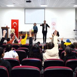 ÇOCUKLARIMIZ 1 EYLÜL TİYATRO AKADEMİSİ İLE BİRLİKTE EĞLENCELİ SAATLER GEÇİRDİ. - fotoğraf 4