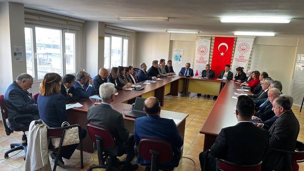 İl Müdürümüz Naci YILMAZ'ın başkanlığında  İl Müdür Yardımcılarımız, Şube Müdürlerimiz ve Kuruluş Müdürlerimizin katılımıyla ''2023 Yılı Değerlendirme ve 2024 Yılı Planlama Toplantısı'' gerçekleştirildi.