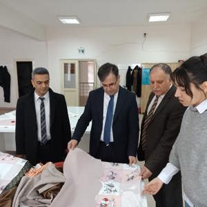 İl Müdürümüz Vefa Akdoğan ve İl Müdür Yardımcımız Kubilay Ataş, Ahlat İlçemizdeki Aile Destek Merkezini ziyaret edip, yapılan çalışmaları yerinde inceledi. - fotoğraf 1