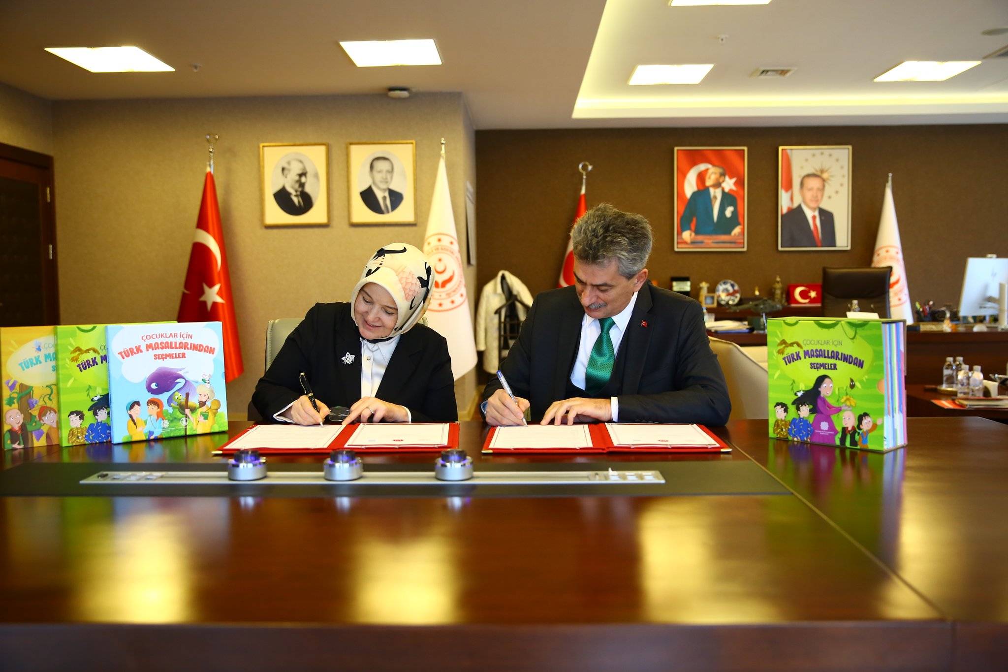 Bakanlığımız ile Atatürk Kültür Merkezi Başkanlığı arasında, koruma ve bakım altındaki çocuklarımıza yönelik iş birliği protokolü imzalandı.