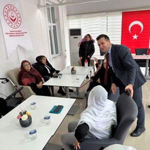 İl Müdürümüz Arif LAÇİN Kuruluşlarımızdan Hizmet Alan Kıymetli Yaşlılarımızın Kandilini Kutladı - fotoğraf 4
