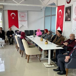 İl Müdürümüz Arif LAÇİN Kuruluşlarımızdan Hizmet Alan Kıymetli Yaşlılarımızın Kandilini Kutladı - fotoğraf 1