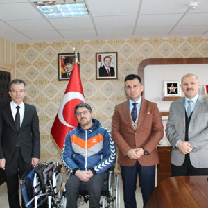 Özel Gereksinimli Dünya Bilek Güreşi Şampiyonumuza Akülü Araba Hediye Ettik. - fotoğraf 1