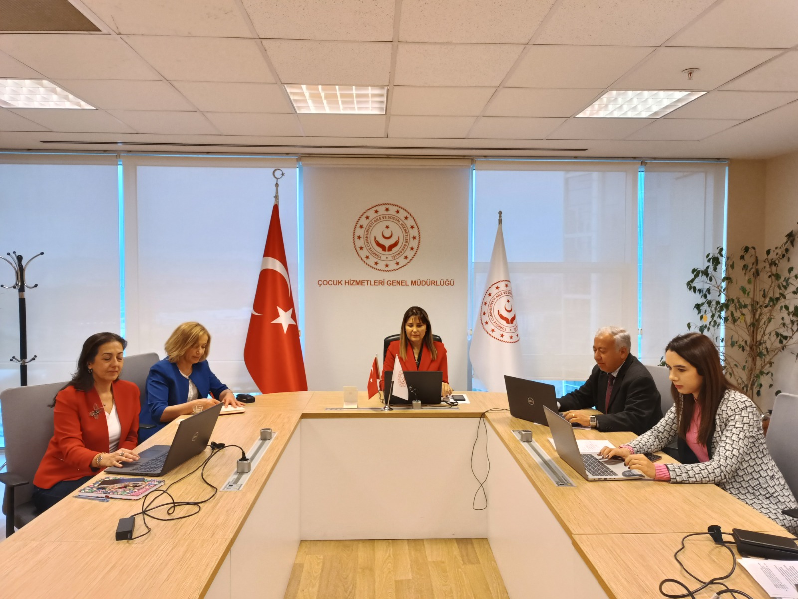 Genel Müdürlüğümüz Bakım Hizmetleri Daire Başkanlığı tarafından, Kuzey Kıbrıs Türk Cumhuriyeti’nde çocuk bakım kuruluşlarında görev yapan bakım personeline yönelik olarak Bilgi ve Deneyim Paylaşımı Toplantısı gerçekleştirildi.