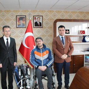 Özel Gereksinimli Dünya Bilek Güreşi Şampiyonumuza Akülü Araba Hediye Ettik. - fotoğraf 3