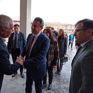  Valimiz  Sayın Erol Karaömeroğlu'ndan Engelsiz Yaşam Bakım Rehabilitasyon ve Aile Danışma Merkezimize Ziyaret. - fotoğraf 1