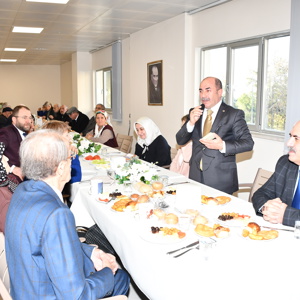 Sayın Valimizin Eşi Ebru ŞAHİN Hanımefendinin katılımıyla Huzurevi Sakinlerimizle Kahvaltı Programında bir araya geldik. - fotoğraf 2