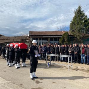 Çan ilçemizin Büyükpaşa köyüne kayıtlı Şehit Cahit KOÇAN’ın kardeşi Çanakkale Emniyet Müdürlüğü personeli Erkan KOÇAN, bir süredir tedavi gördüğü hastanede yaşama veda etti. - fotoğraf 1