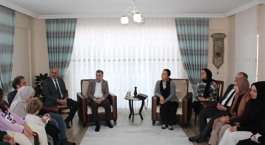 Bayburt Valisi Mustafa Eldivan Öncülüğünde Koruyucu Aile Ziyaretlerimizi Sürdürüyoruz
