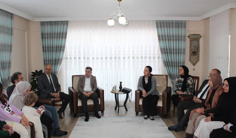 Bayburt Valisi Mustafa Eldivan Öncülüğünde Koruyucu Aile Ziyaretlerimizi Sürdürüyoruz