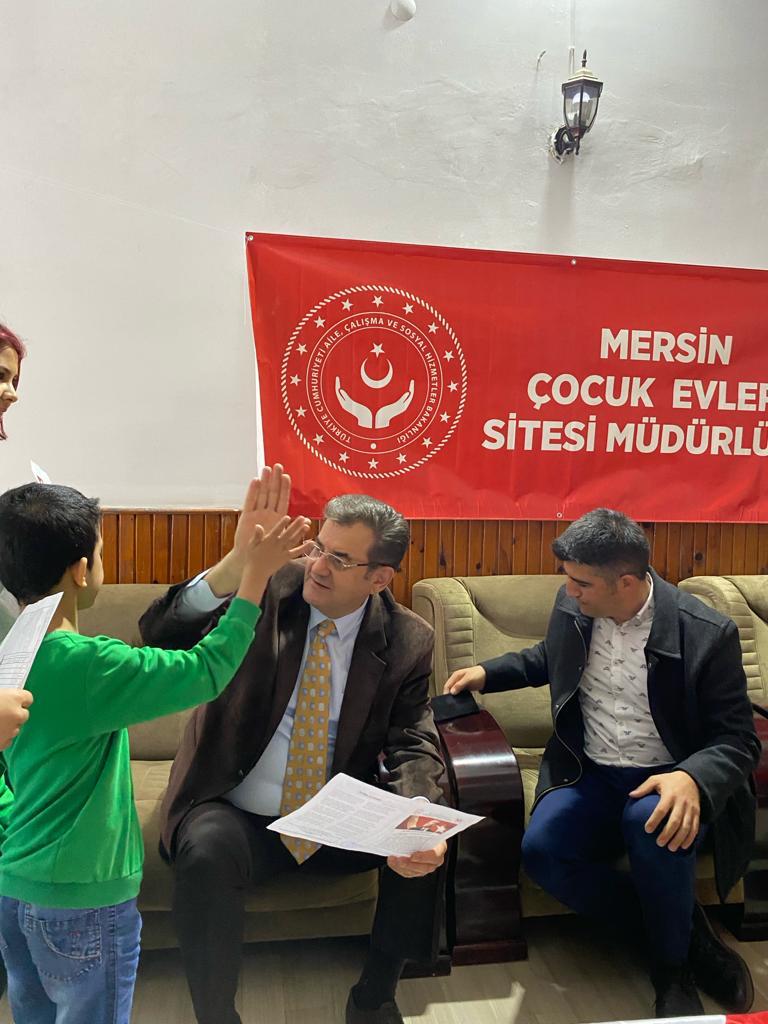 Çocuklarımız için tatil zili çaldı.🔔  Bütün bir dönem boyunca emek vererek ders çalışan ve sonunda karnelerini alan çocuklarımız için artık tatil vakti. Bol aktiviteli, bol kitap okumalı, bol dinlenmeli tatiller çocuklar! 😊❤️