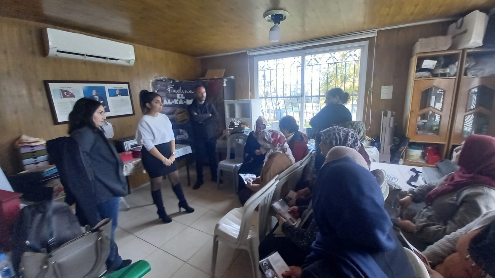 #ToroslarSHM, Serinevler TORTEK (Toroslar Teknik ve Mesleki Eğitim Kursları Merkezi) kursiyerlerine ‘’Kadına Yönelik Şiddetle Mücadele, #KADES Uygulaması ve Bakanlığımızın Hizmetlerinin Tanıtımı'' konularında eğitim verdi.  