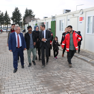Depremde Evlerini Kaybeden Depremzede Ailelerimizi Ziyaret Ettik. - fotoğraf 4