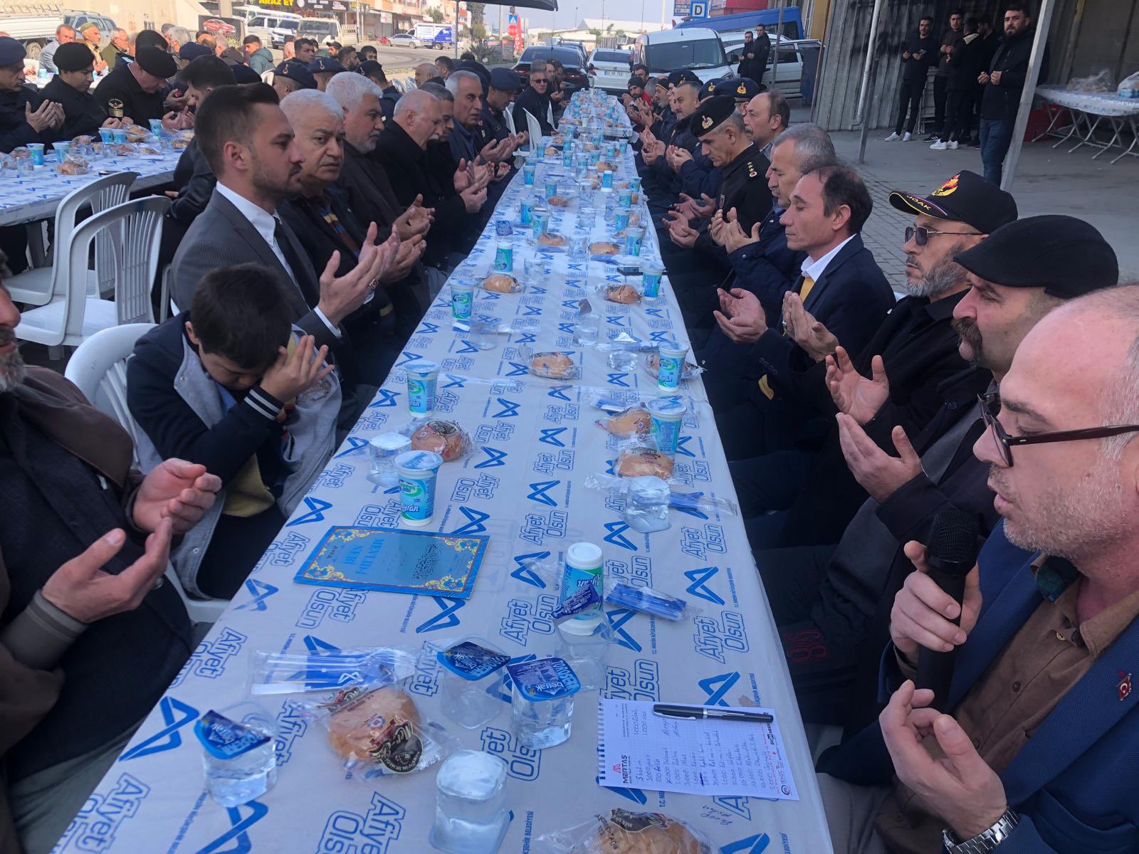 İl Müdürümüz Naci YILMAZ, 2016 yılında Sur’da Hendek Operasyonunda şehit olan Şehit J. Uzm.Çvş Recep ASLAN’ın sene-i devriyesi münasebetiyle yapılan mevlüde katılım sağladı.   Aziz Şehidimize Allah’tan rahmet, acılı ailesine baş sağlığı diliyoruz. 