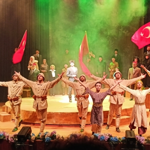 Cumhuriyete Doğru Tiyatro Gösterimi - fotoğraf 1