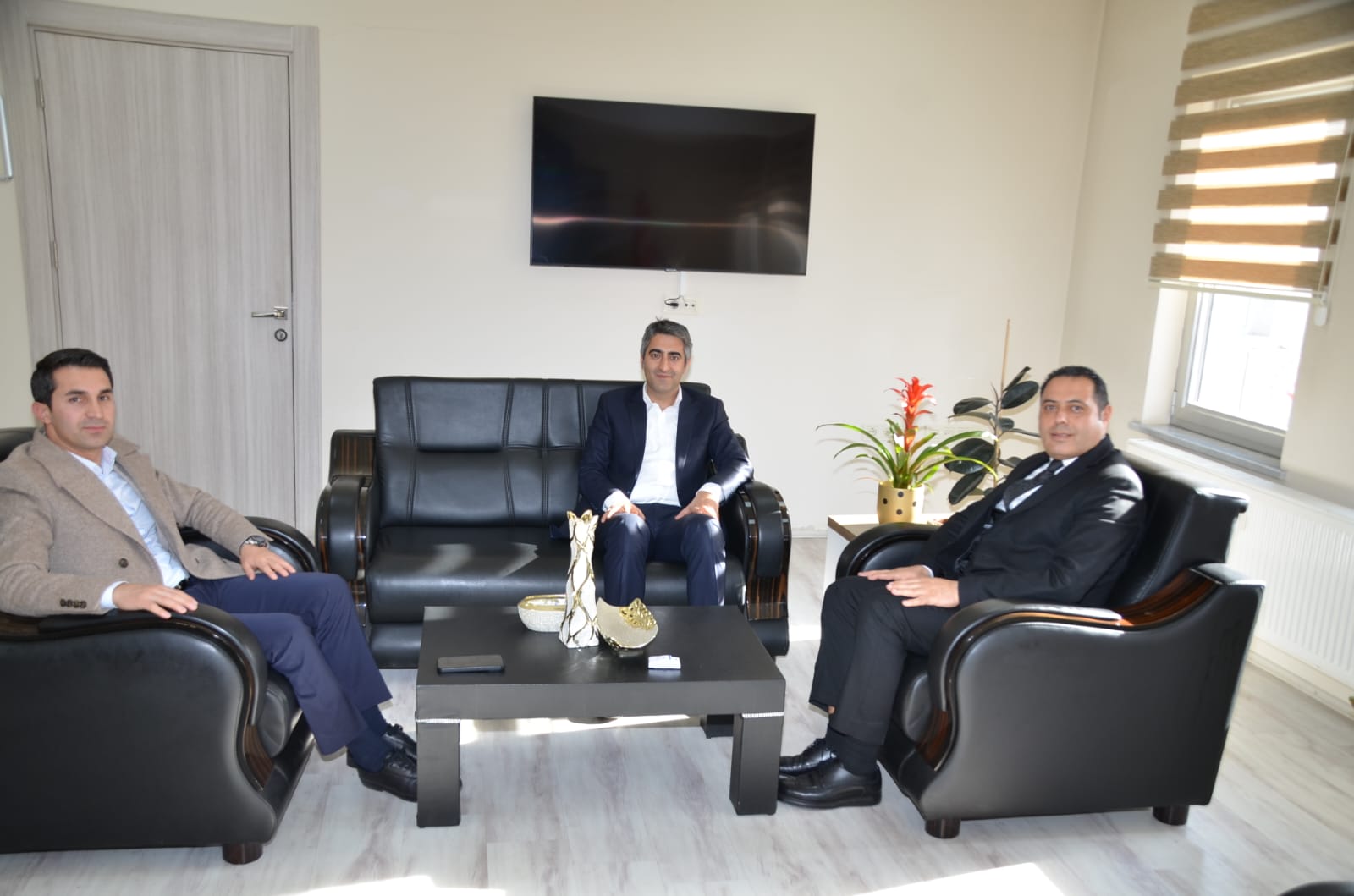 Sarıkamış Kaymakamı Sayın Enis ASLANTATAR İl Müdürümüz Mustafa TOSUNOĞLU'nu ziyaret ettiler. Nazik ziyaretleri için teşekkür ederiz.