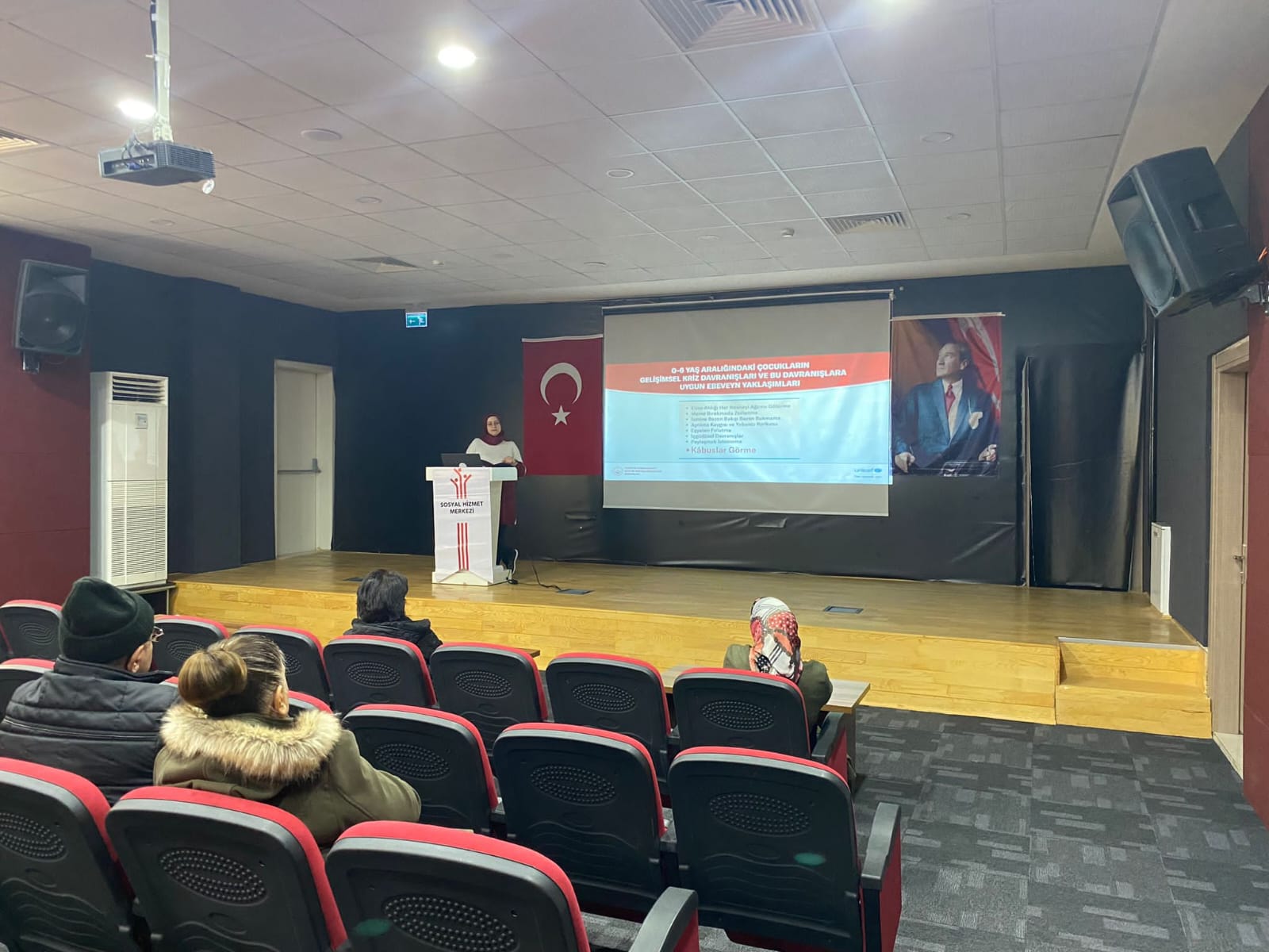 #AmasyaSHM, ebeveynlere "0-6 Yaş Çocukların Yaşam Becerilerinin Güçlendirilmesi ve Geliştirilmesine Yönelik Farkındalık" eğitimi verildi.