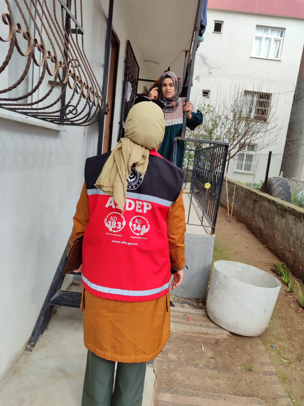 #ASDEP ekiplerimiz tarafından gerçekleştirilen hane ziyaretleriyle vatandaşlarımızın sosyal hizmet ihtiyaçlarına yönelik değerlendirme, yönlendirme, rehberlik ve bilgilendirme çalışmaları yapmayı sürdürüyoruz.  📍Tarsus
