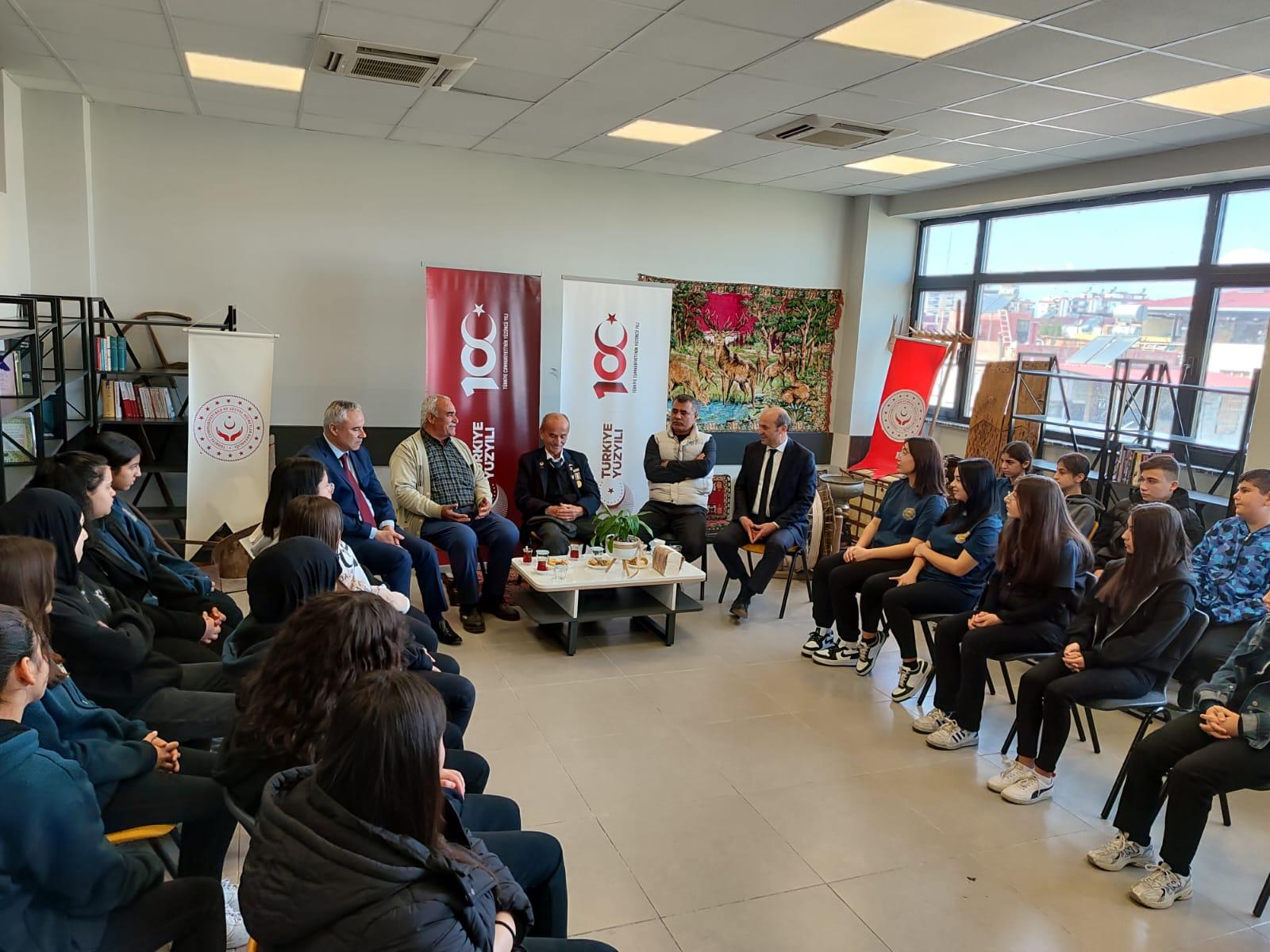 #VatanveKahramanlıkBuluşmaları kapsamında Kıbrıs Gazimiz Ramazan BAĞAN,Terör Gazimiz Kurtuluş ÇETİN,Şehit Burhan YILDIRIM'ın abisi Duran YILDIRIM,Tarsus Odalar ve Borsalar Birliği ile Zühtü Günasti Anadolu Lisesi öğrencileri ile bir araya geldi.