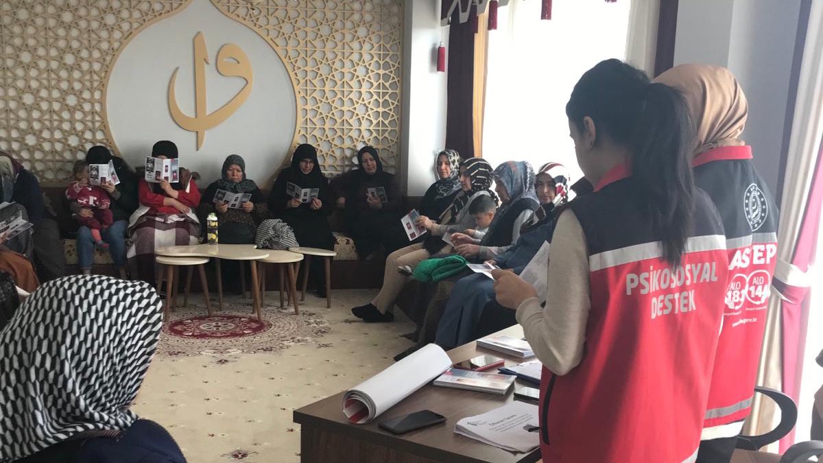 #SilifkeSHM, Aydıncık Müftülüğüne bağlı Merkez Kuran Kursu öğretici ve kursiyerlerine yönelik “Kadına Yönelik Şiddetle Mücadele, #Alo183, #KADES ve Erken Yaşta ve Zorla Evliliklerle Mücadele” konularında eğitim düzenledi.