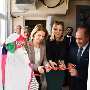 Sayın Valimizin Eşi Ebru ŞAHİN Hanımefendinin katılımıyla Çocuk Kuruluşumuzda El Sanatları Atölyesi Açılışını Yaptık - fotoğraf 1