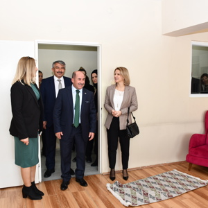 Sayın Valimizin Eşi Ebru ŞAHİN Hanımefendinin katılımıyla Çocuk Kuruluşumuzda El Sanatları Atölyesi Açılışını Yaptık - fotoğraf 12