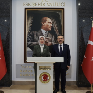 Bakanımız Mahinur Özdemir Göktaş, Eskişehir'de İç Anadolu Kariyer Zirvesi'ne Katıldı  - fotoğraf 4