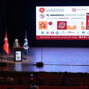 Bakanımız Mahinur Özdemir Göktaş, Eskişehir'de İç Anadolu Kariyer Zirvesi'ne Katıldı - fotoğraf 2